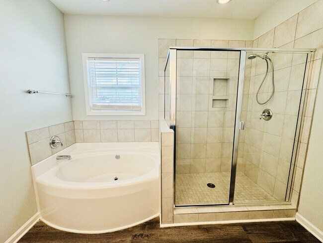 Building Photo - 464 Honeyhill Lp