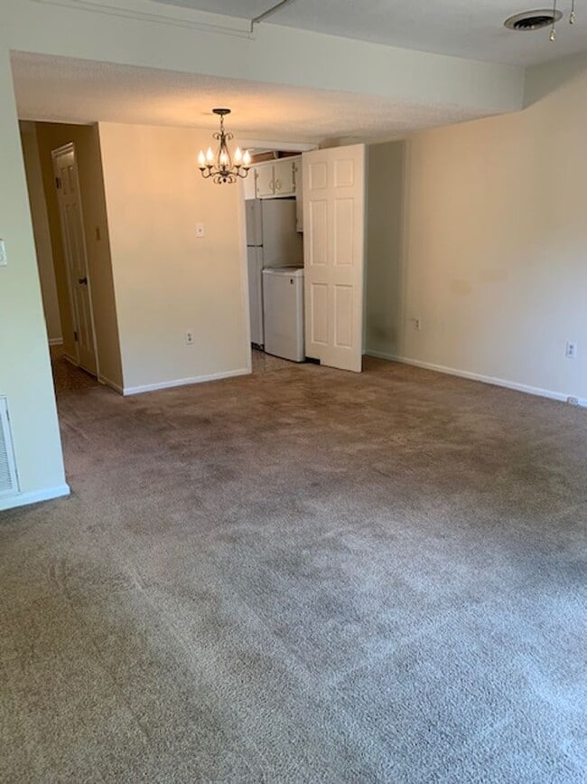 Building Photo - Condo in Roanoke Rapids Located Near Inter...