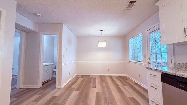 Building Photo - Snellville 2 Bed-2.5 Bath Townhouse, BRAND NEW KITCHEN and Flooring, End Unit