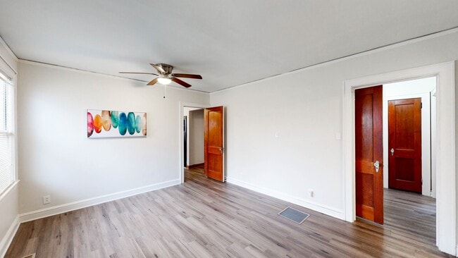 Building Photo - 3327 Sims St