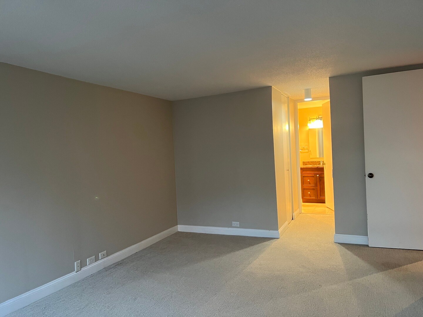 Building Photo - 360 E Randolph St