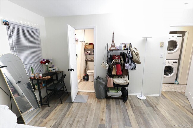 Building Photo - 3 Saratoga Ct