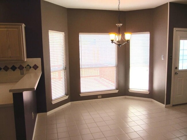 Building Photo - 1815 Hickory Ridge Cove