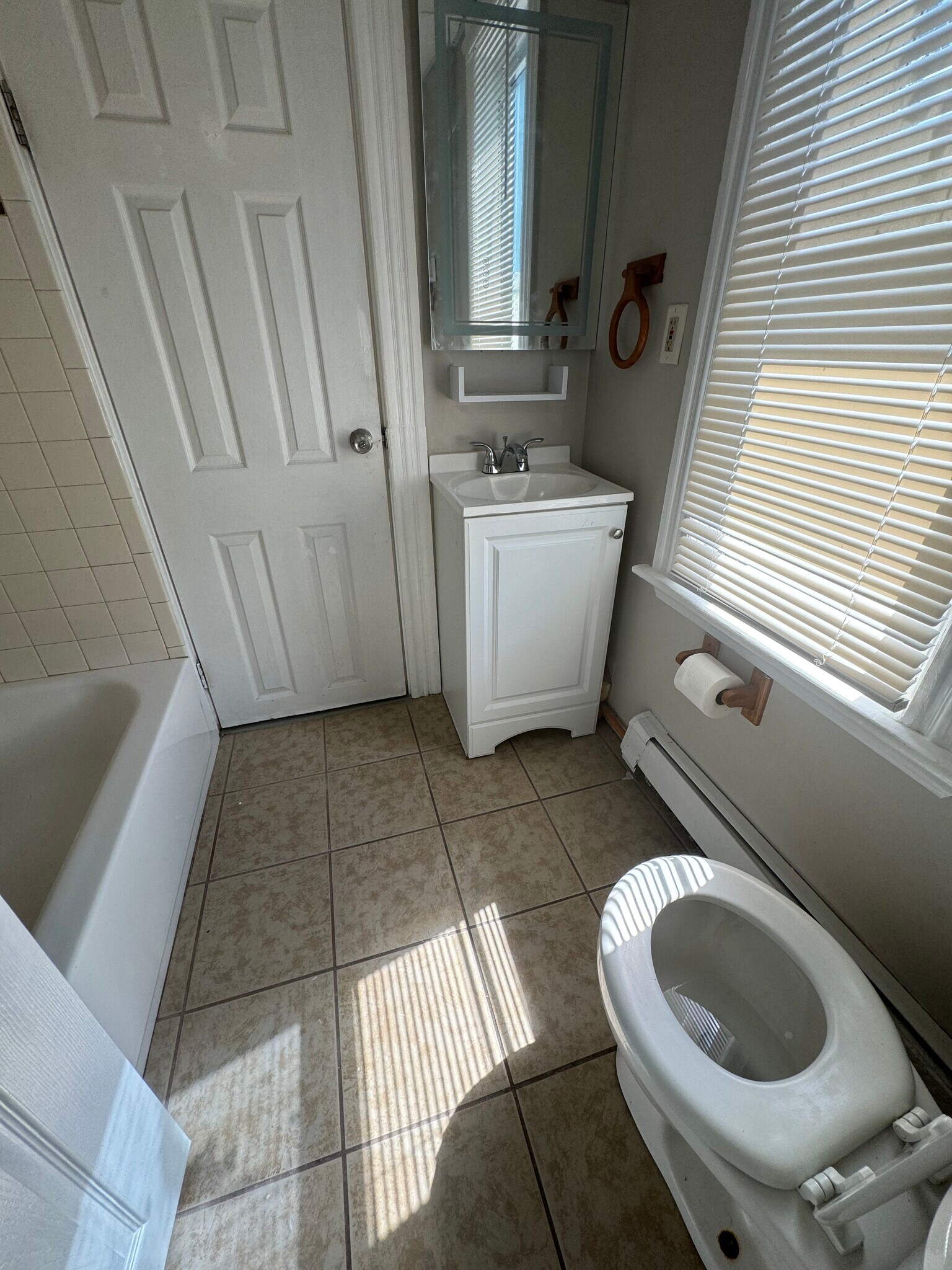 Bathroom - 88 Berkshire St