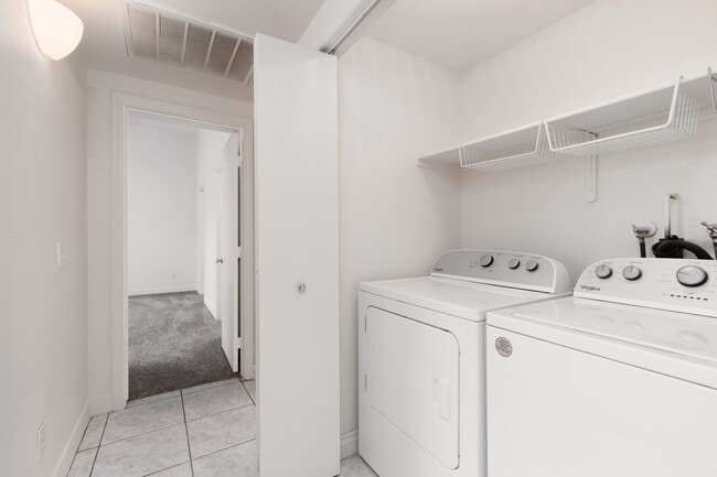 Building Photo - 1st floor unit in gated community with golf course view