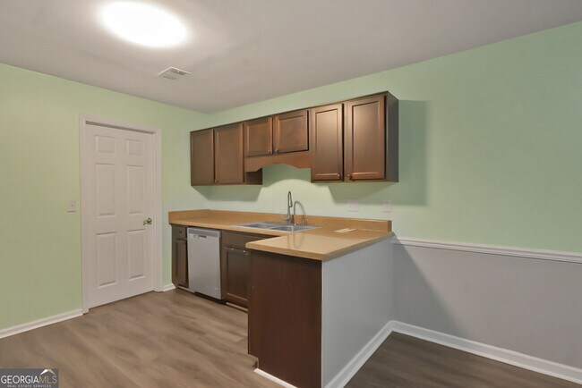 Building Photo - 5883 Brookside Dr SE