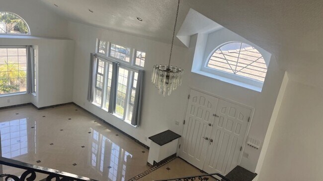 Building Photo - Elegant House in Playa Del ray