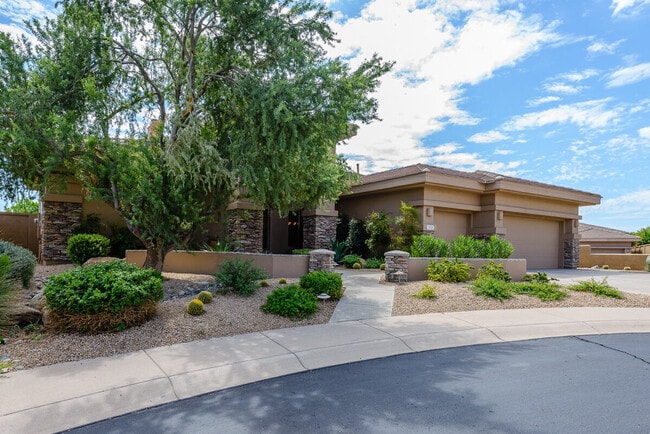 Building Photo - 14705 Canyon Dr