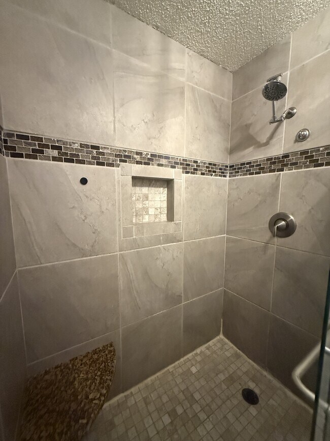 Building Photo - 504 Main St