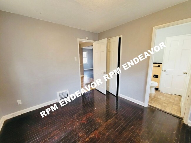 Building Photo - 1/2 OFF 1 MONTHS' RENT ! Charming 2-Bed Ho...