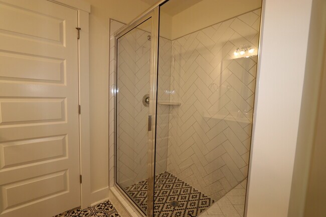 Building Photo - 493 Clark Creek Ln