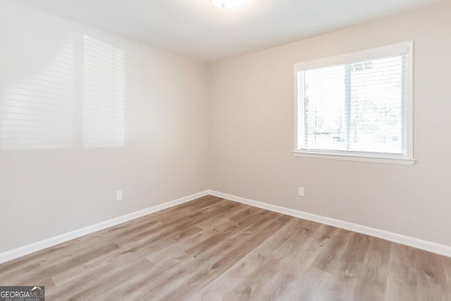 Building Photo - 102 Dove Rise