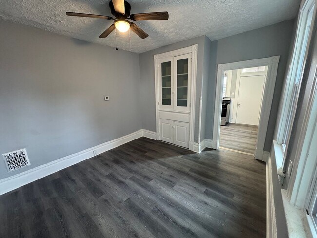 Building Photo - Renovated 3/1 Duplex In The Heart Of Pitcairn!! Available Now!