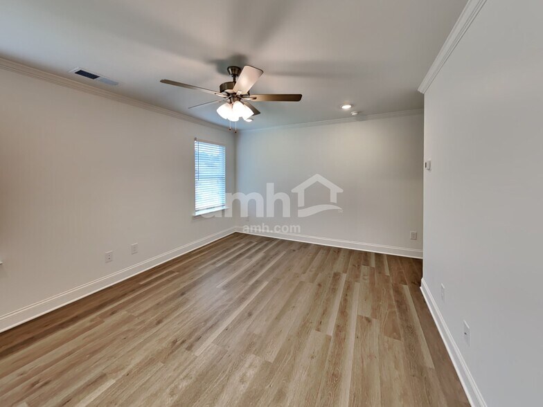 Building Photo - 1031 Highland Walk