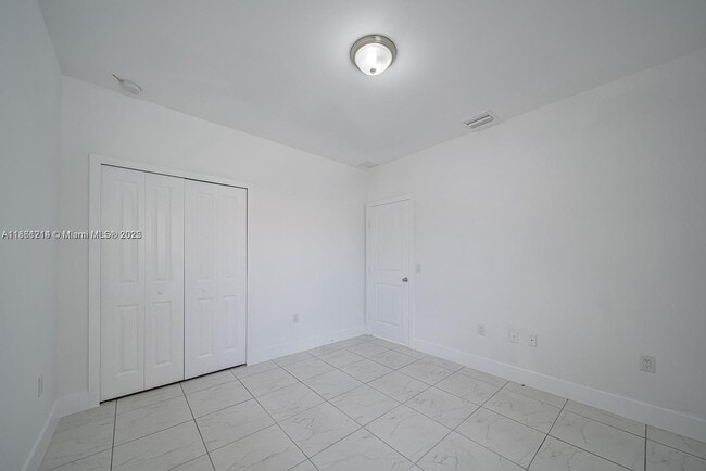 Building Photo - 14750 NE 7th Ave