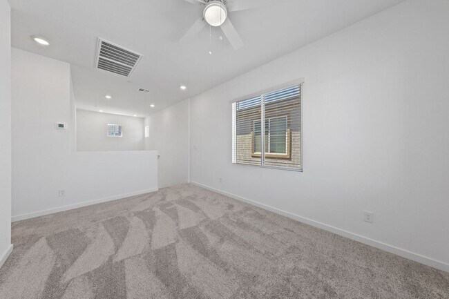 Building Photo - Brand New 3-Bed + Loft Home in Cadence wit...