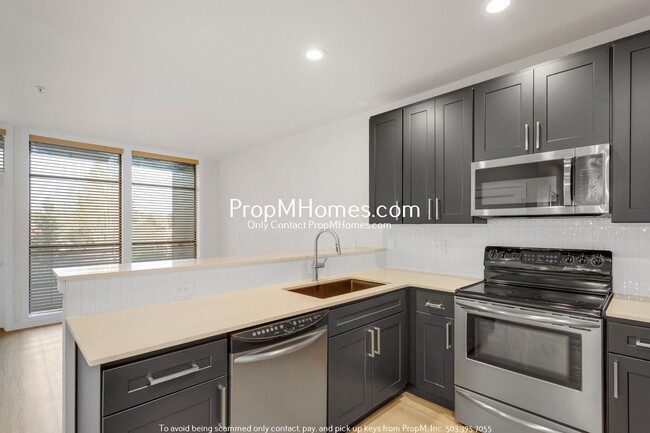 Building Photo - Luxury One-Bedroom Condo in Downtown Gresh...