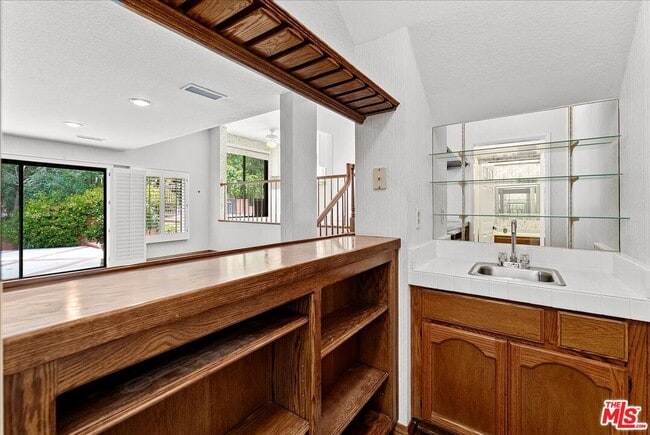 Building Photo - 6911 Sunset Ridge Ct