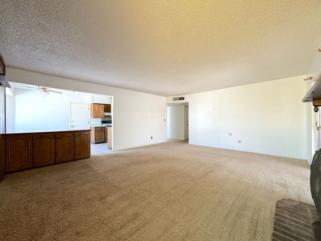 Building Photo - Northeast El Paso 3 Bed 2 Bath in Apollo Heights Neighborhood!