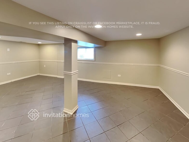 Building Photo - 1939 N Sayre Ave