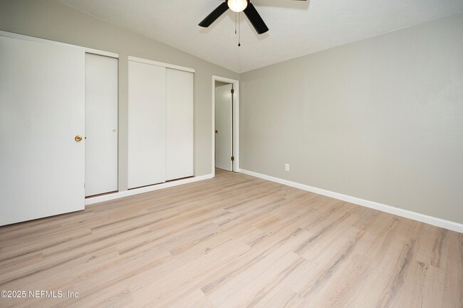 Building Photo - 313 Suzanne Dr