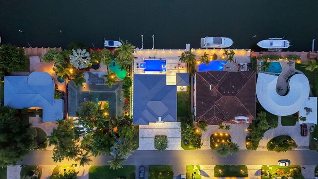 Building Photo - 334 Isle of Capri Dr