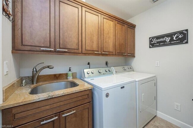 Building Photo - 136 Old Tamiami Trail