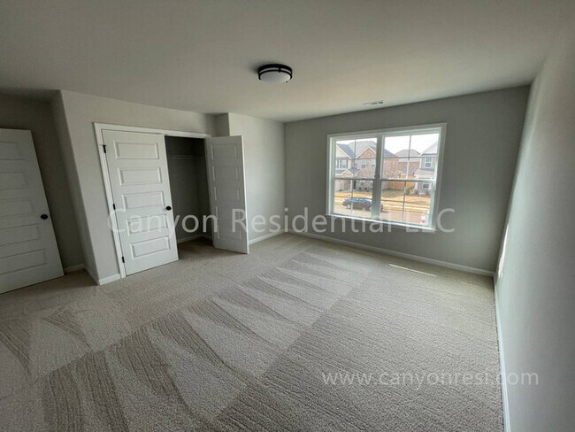 Building Photo - 114 Wilcot Rd