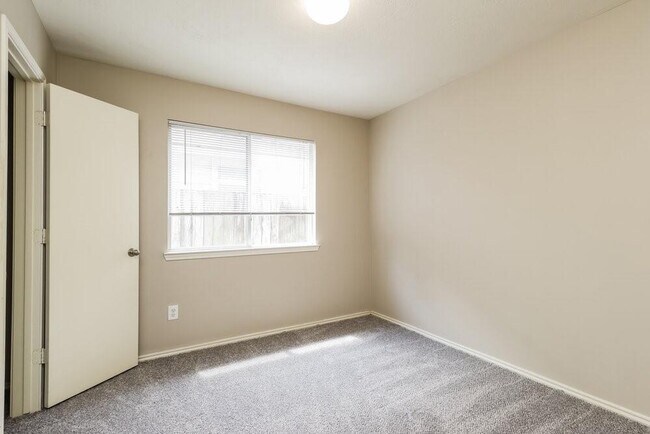 Building Photo - 7315 Winter Song Dr