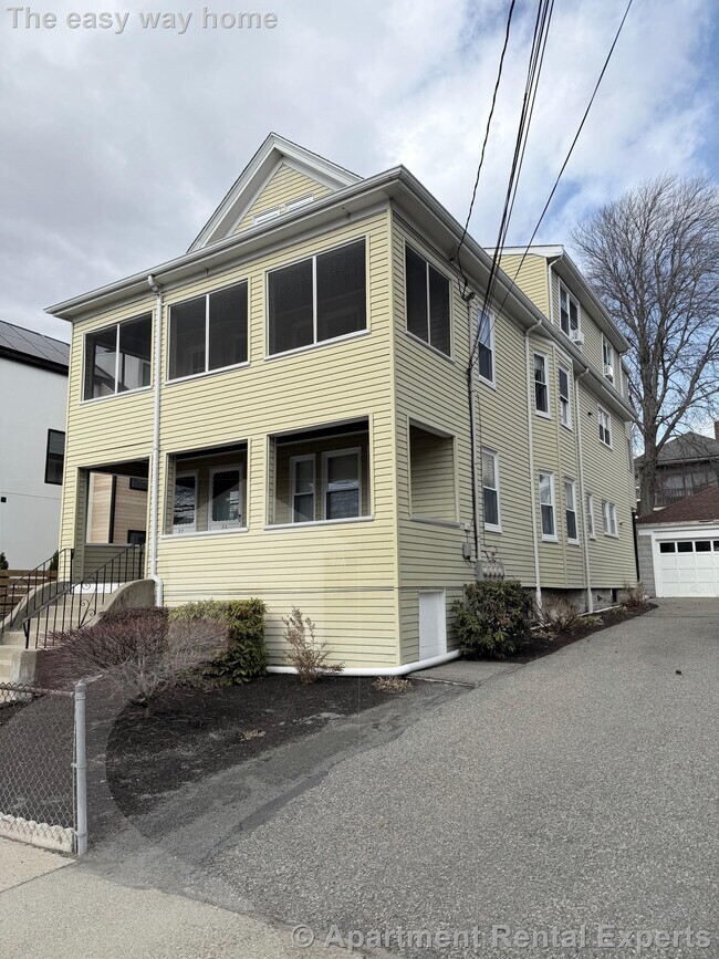 Building Photo - 27 Conwell Ave