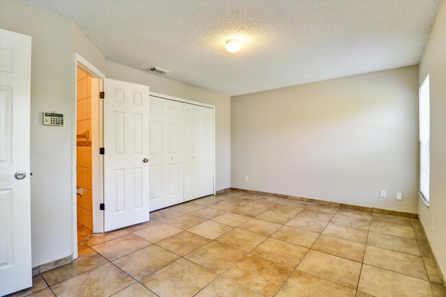 Building Photo - 521 Madrigal Ct