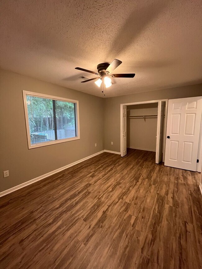 Building Photo - 2 Bedroom/1.5 Bathroom Townhome in Clemson, SC!