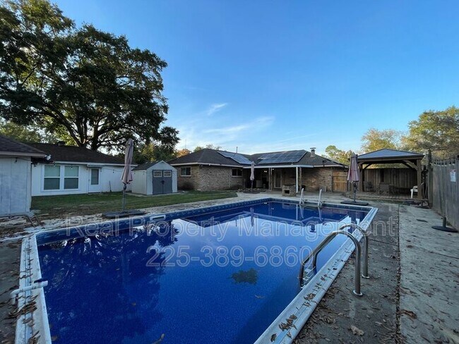 Building Photo - 9536 Bermuda Ave