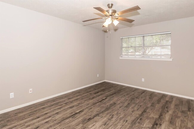 Building Photo - 1212 Hampshire Ln