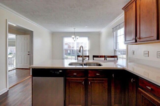 Building Photo - 3 Bedroom 2.5 Bathroom Home w/ Bonus Room!