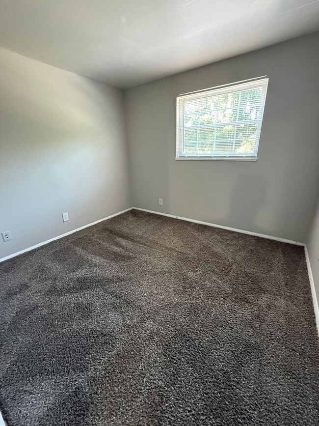 Building Photo - 4807 Lakeside Dr