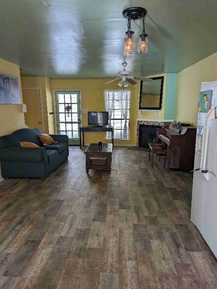 Building Photo - 4360 Stumberg Ln