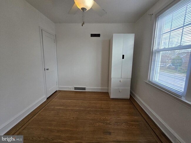 Building Photo - 831 Fanshawe St