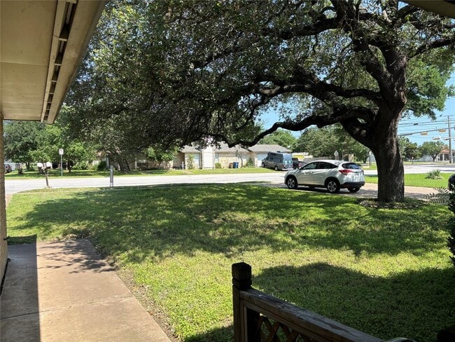 Building Photo - 11905 Oak Knoll Dr