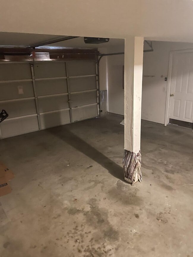 Building Photo - Beautiful 3 Bed, 3 Bath Home in Burlington – Finished Basement, 2-Car Garage & Fenced Yard!