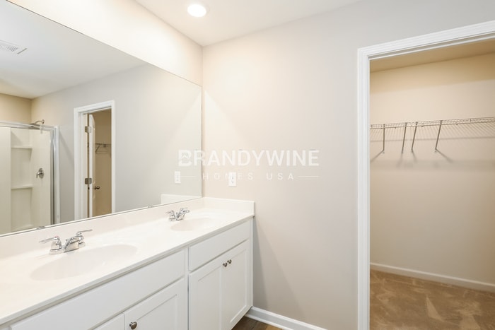 Building Photo - 827 Gelderland Dr