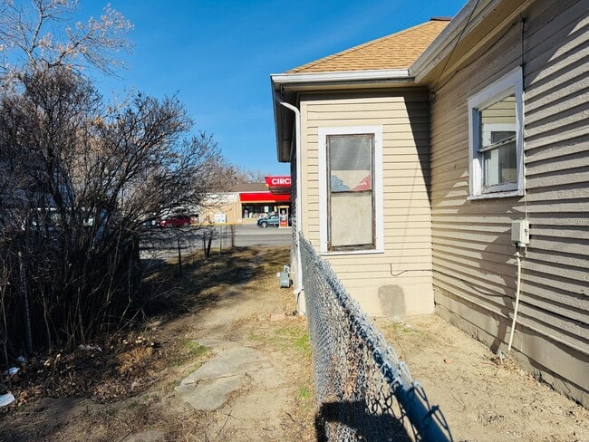 Building Photo - Broadwater Houses