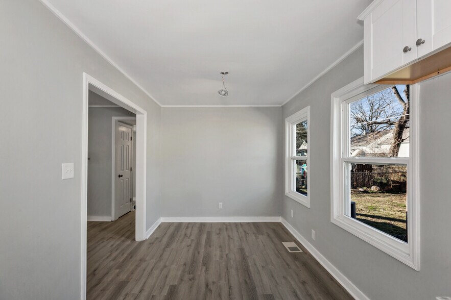 Building Photo - 2206 Walnut St SW