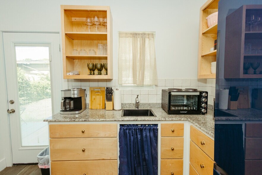 Building Photo - 3817 Leland Ave