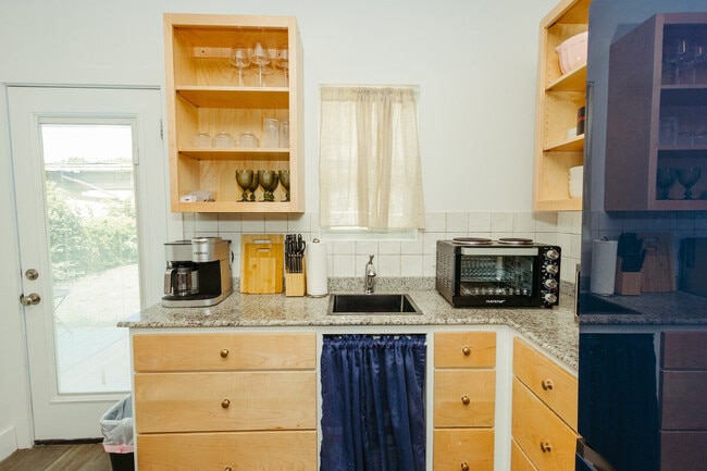 Building Photo - 3817 Leland Ave