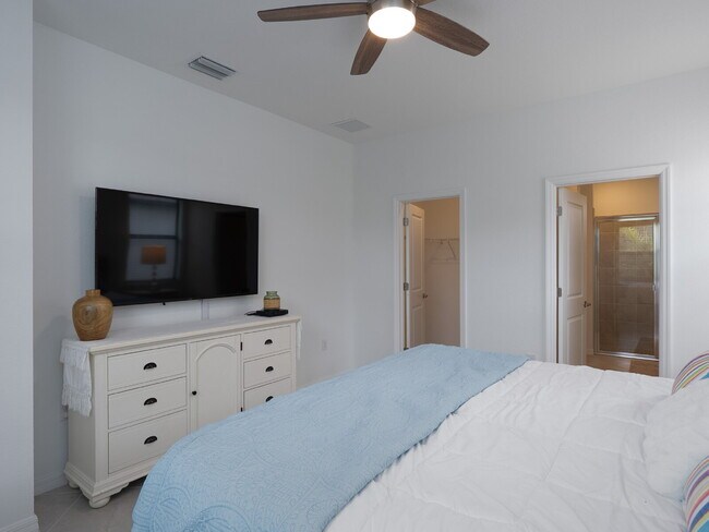 Building Photo - 3 Bedrooms | 2 Bathrooms | 2-Car Garage | Biscayne Landing – Gated Community