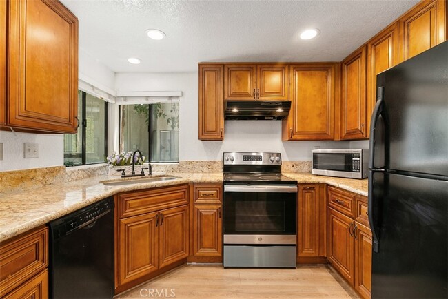Building Photo - 22757 Lakeway Dr