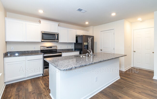 Building Photo - 329 Aspen Dr