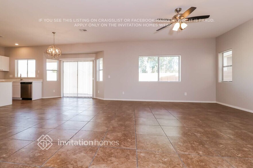 Building Photo - 1421 S 123rd Dr