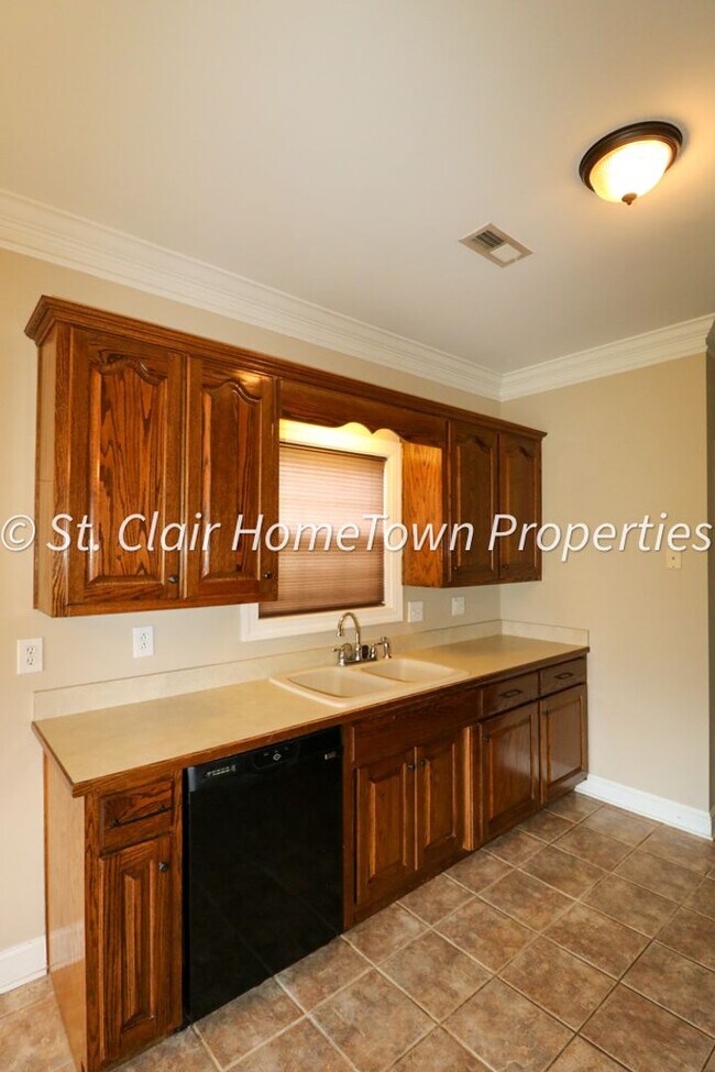 Building Photo - GREAT RENTAL IN FOX HOLLOW SUBDIVISION!